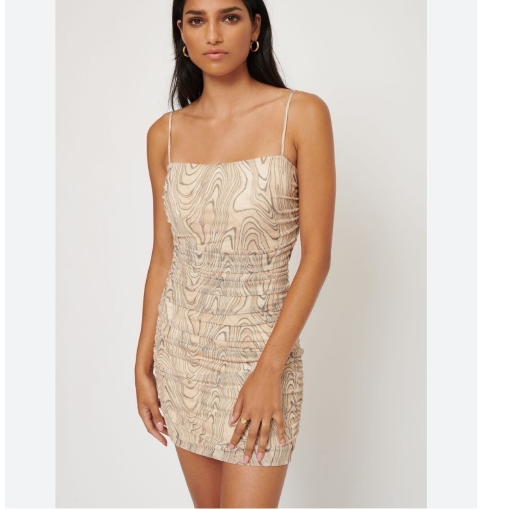 Dynamite Retro Print Ruched Dress - Picture 14 of 15